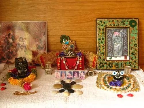 Bóstwa Guru Maharaja