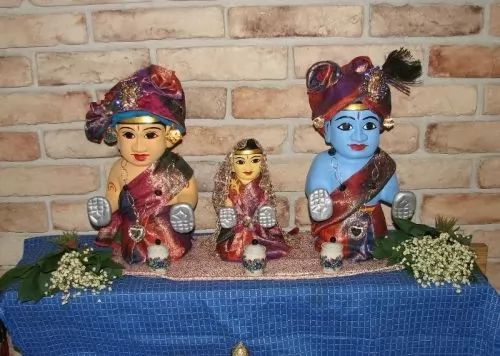 Bóstwa Guru Maharaja