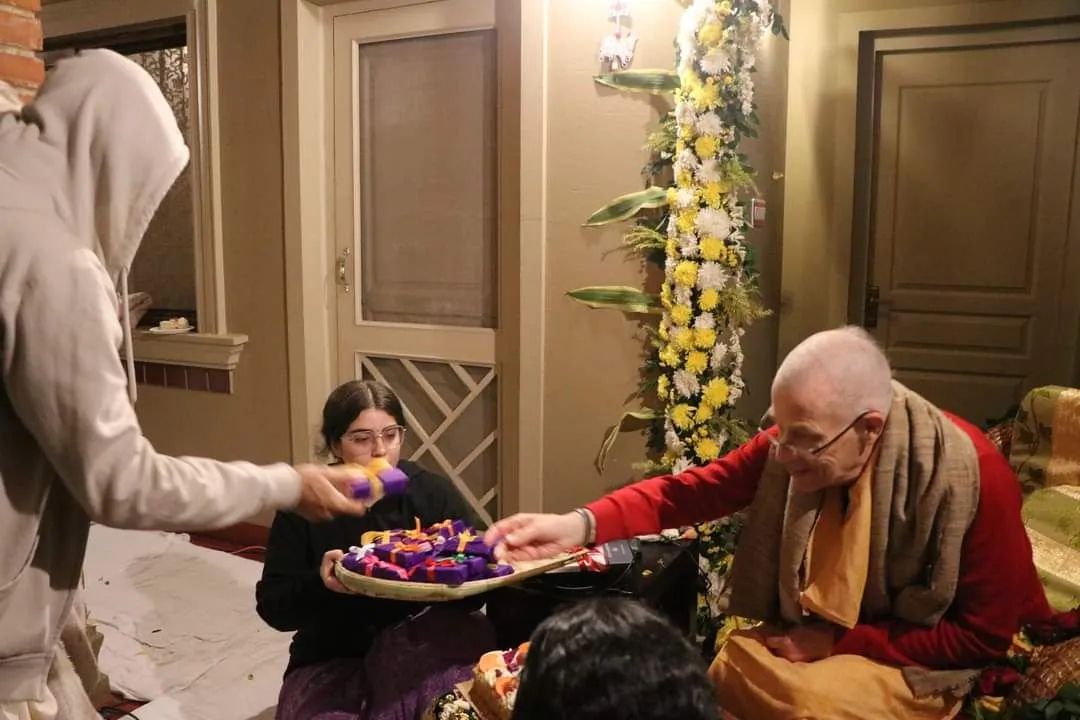 Vyasa Puja - Mayapur 03.12.2022